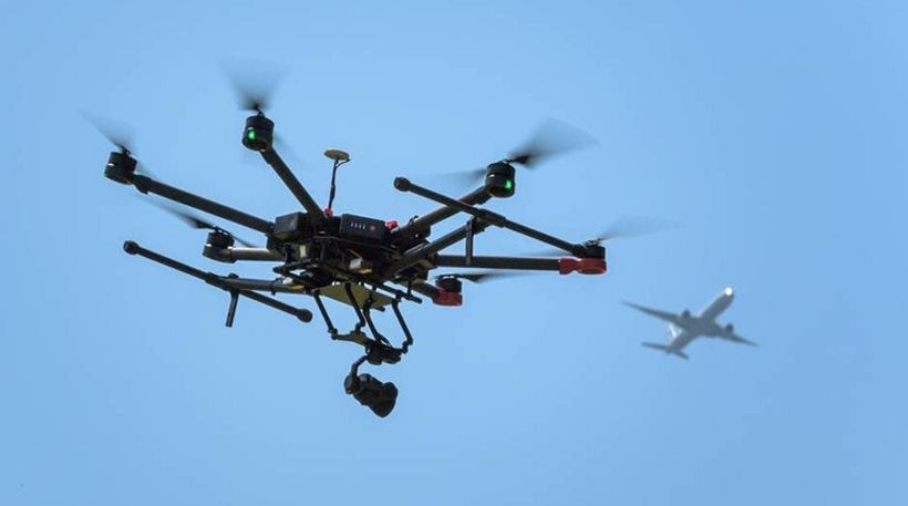 Η σύγκρουση αεροπλάνου με drone είναι χειρότερη από ό,τι με πουλί